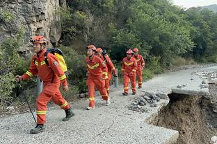 给干冒烟了❗内马尔薪资21亿人民币，点钞机需连续工作15天